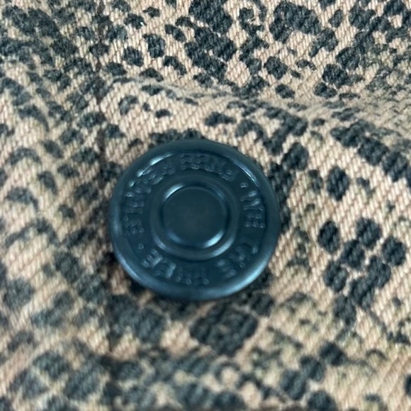 Free‎ People Snakeskin Animal Print Denim Jacket Women's Small Button Down - Picture 14 of 16